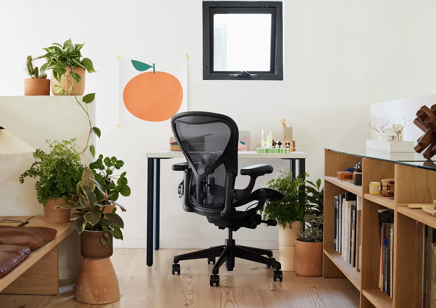 Магазин премиальный кресел Herman Miller, Steelcase и LiberNovo