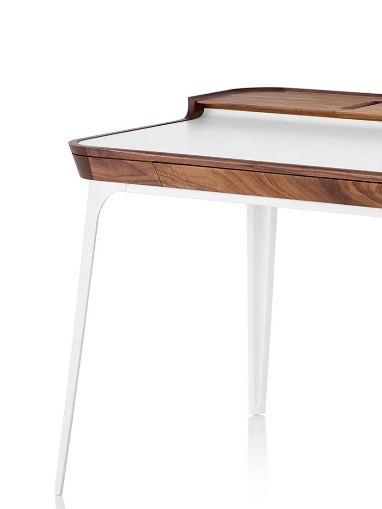 Двухуровневая столешница Herman Miller Airia Desk — рабочая поверхность и задняя полка