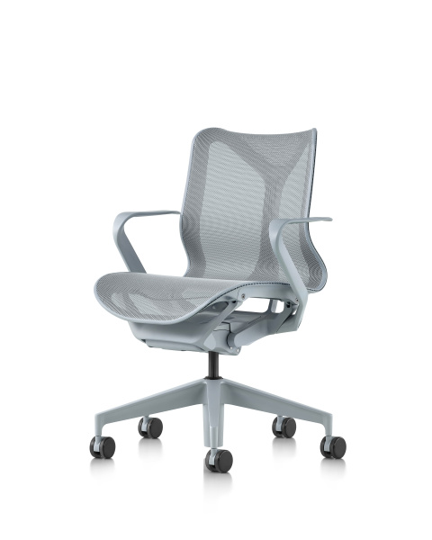 Кресло Herman Miller Cosm, низкая спинка, цвет Glacier, нерегулируемые подлокотники