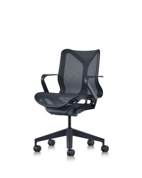 Кресло Herman Miller Cosm, низкая спинка, цвет Nightfall, нерегулируемые подлокотники