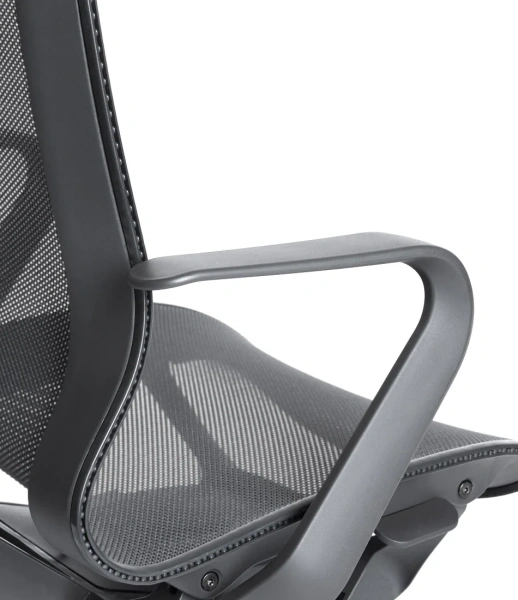 Кресло Herman Miller Cosm, низкая спинка, цвет Graphite, нерегулируемые подлокотники
