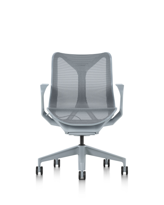 Кресло Herman Miller Cosm, низкая спинка, цвет Glacier, нерегулируемые подлокотники