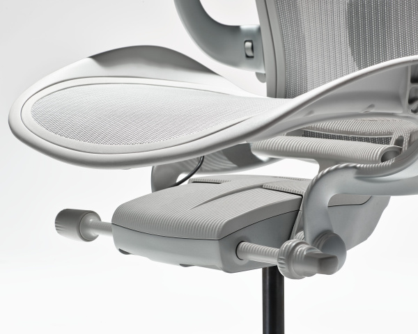 Кресло Herman Miller Aeron Mineral, размер C