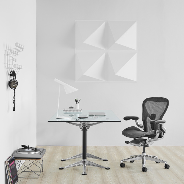Кресло Herman Miller Aeron Graphite / Polished Aluminum, размер C