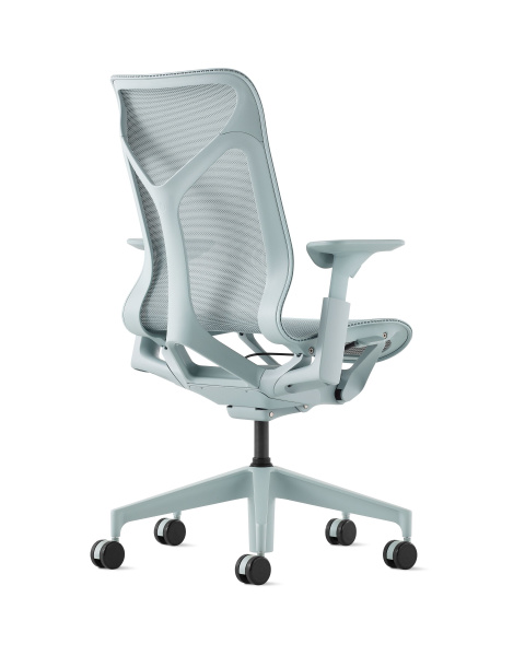 Кресло Herman Miller Cosm, средняя спинка, цвет Glacier, регулируемые подлокотники